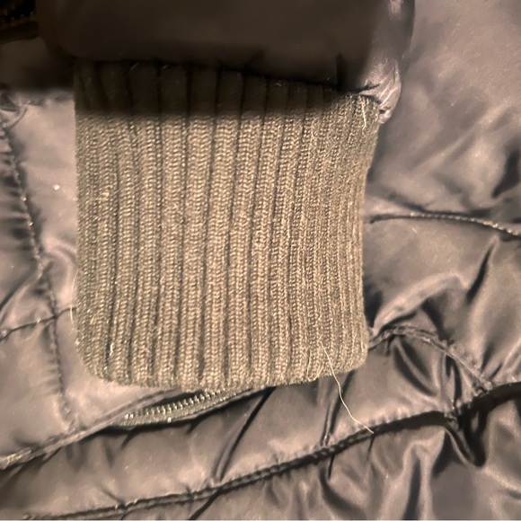 The North Face Kids Puffer Jacket in Black - Picture 5 of 5